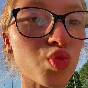 Meet your Posher, Claudia